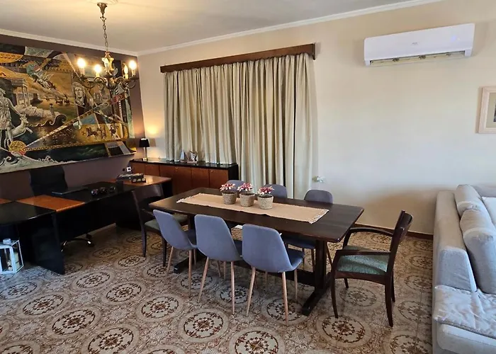 Afentika Grand Flat شقة *